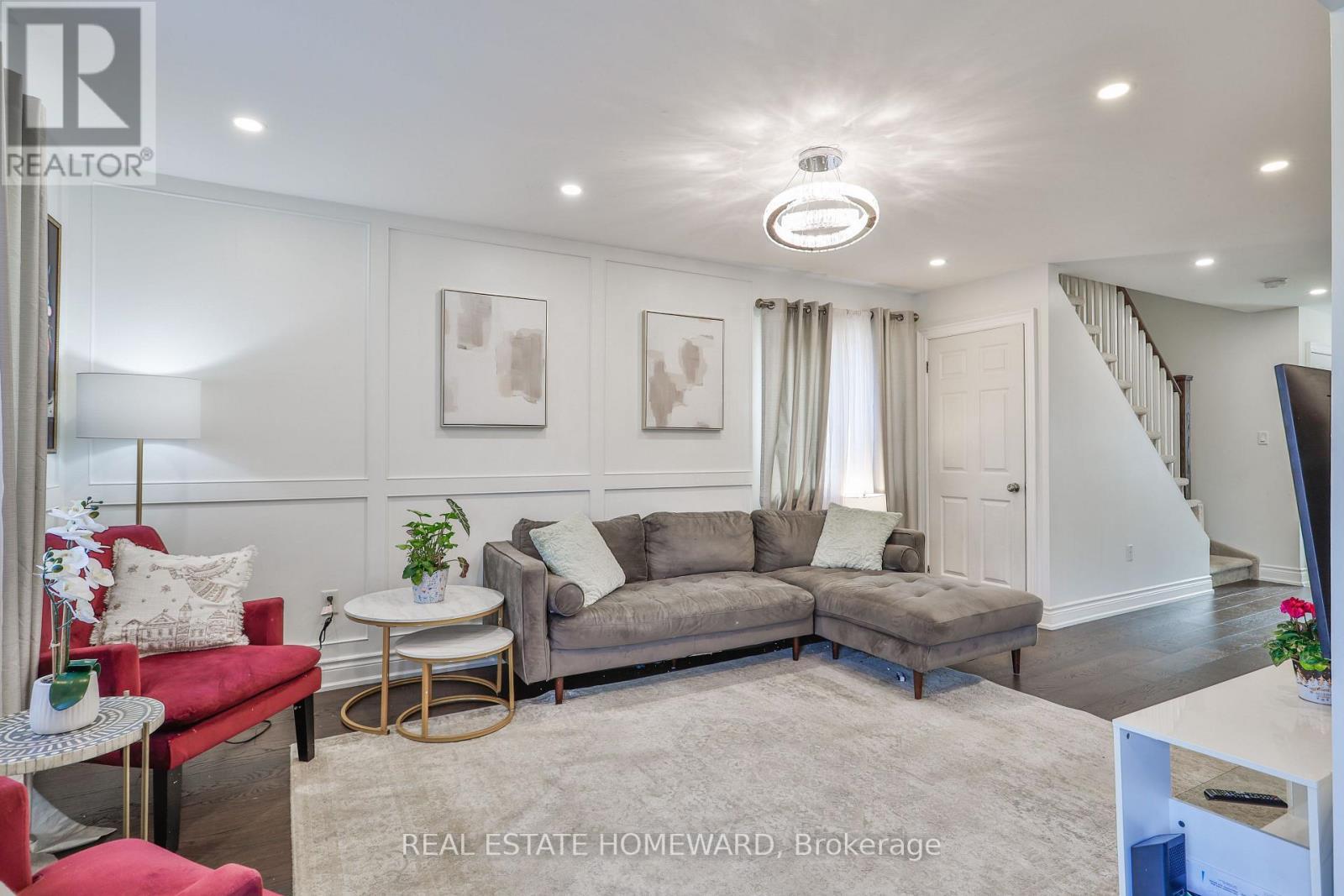 20 Masters Drive, Barrie, ON - Indoor Photo Showing Living Room