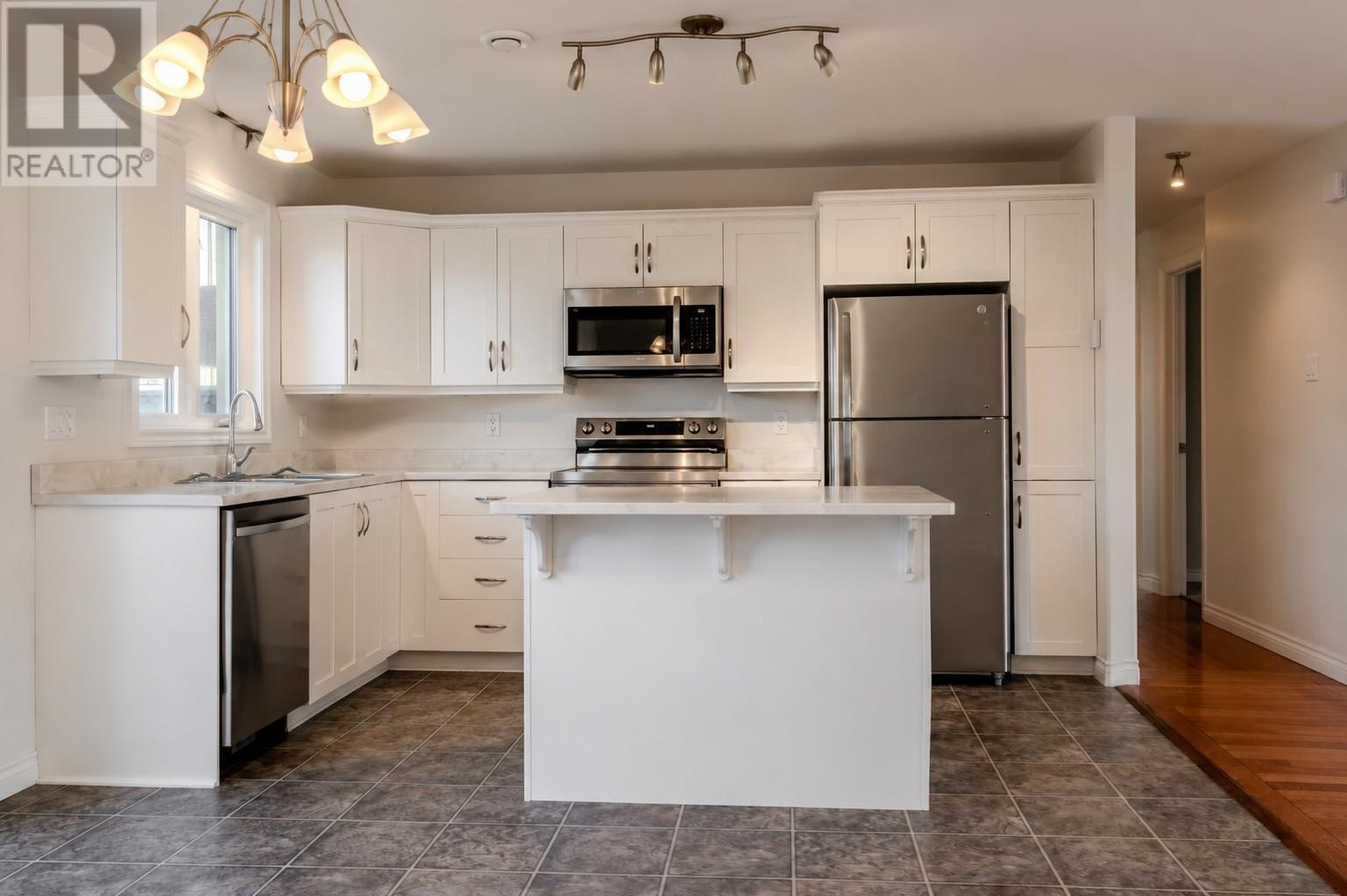 4 Parkview Crescent, St. John'S, NL - Indoor Photo Showing Kitchen
