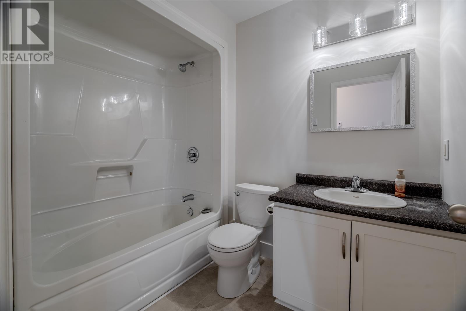 4 Parkview Crescent, St. John'S, NL - Indoor Photo Showing Bathroom
