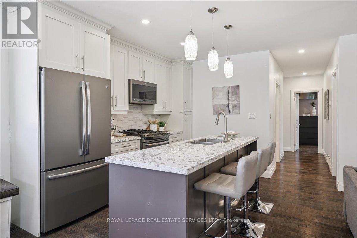 4 Rembe Avenue, Hamilton, ON - Indoor Photo Showing Kitchen With Double Sink With Upgraded Kitchen