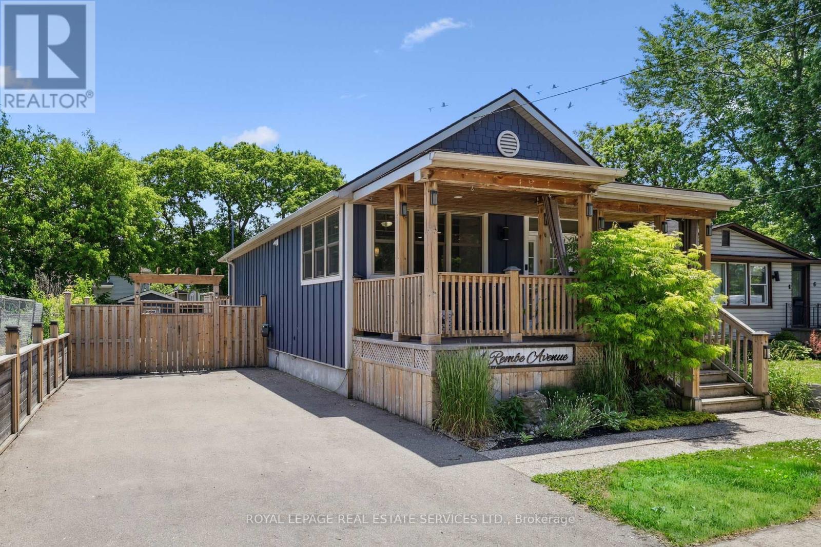 4 Rembe Avenue, Hamilton, ON - Outdoor