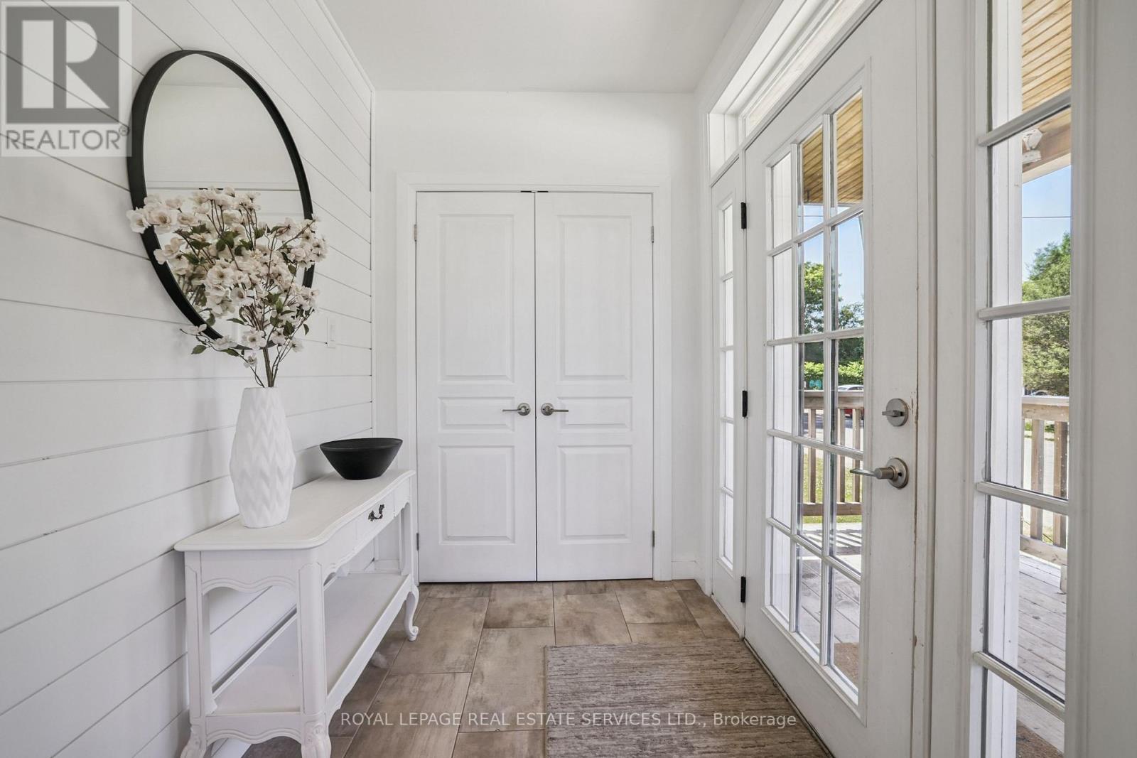 4 Rembe Avenue, Hamilton, ON - Indoor Photo Showing Other Room
