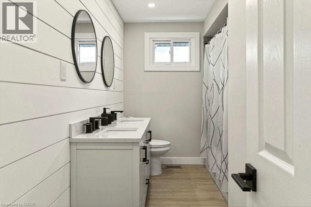 116 Highridge Avenue, Hamilton, ON - Indoor Photo Showing Bathroom