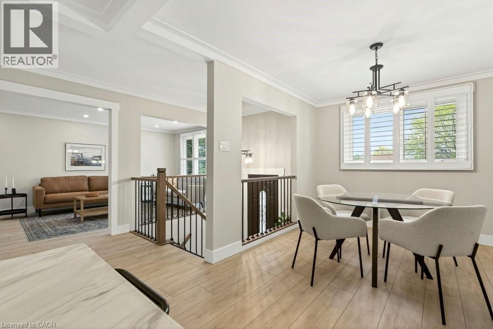 116 Highridge Avenue, Hamilton, ON - Indoor Photo Showing Dining Room