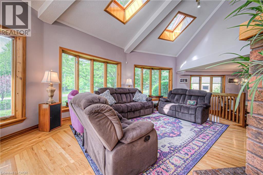 35 Robinson Road, Cambridge, ON - Indoor Photo Showing Living Room