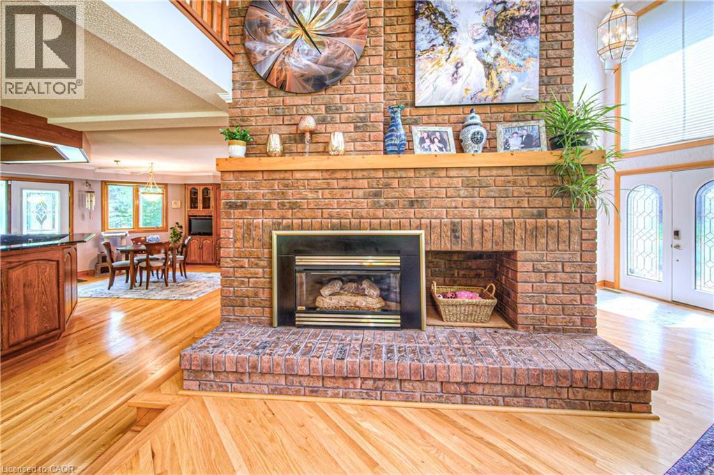 35 Robinson Road, Cambridge, ON - Indoor Photo Showing Living Room With Fireplace
