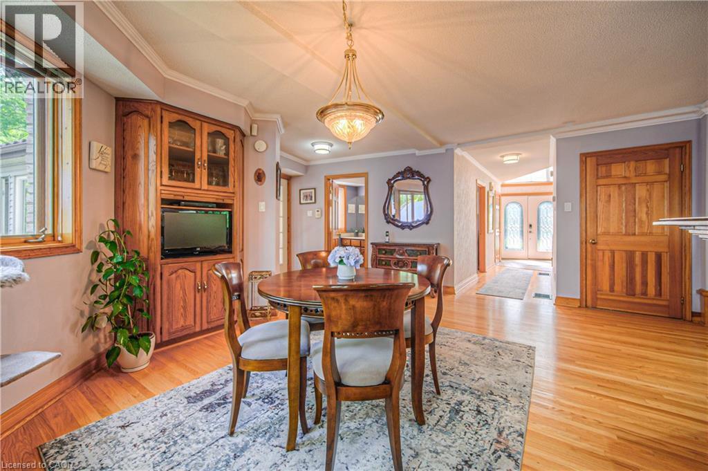 35 Robinson Road, Cambridge, ON - Indoor Photo Showing Dining Room