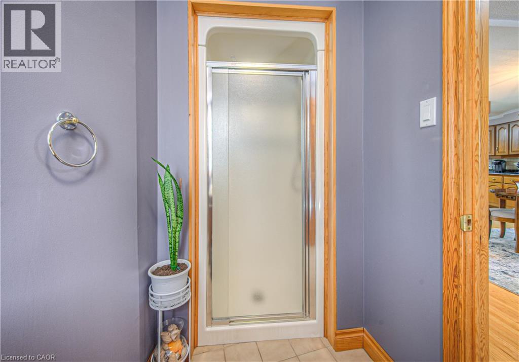 35 Robinson Road, Cambridge, ON - Indoor Photo Showing Bathroom