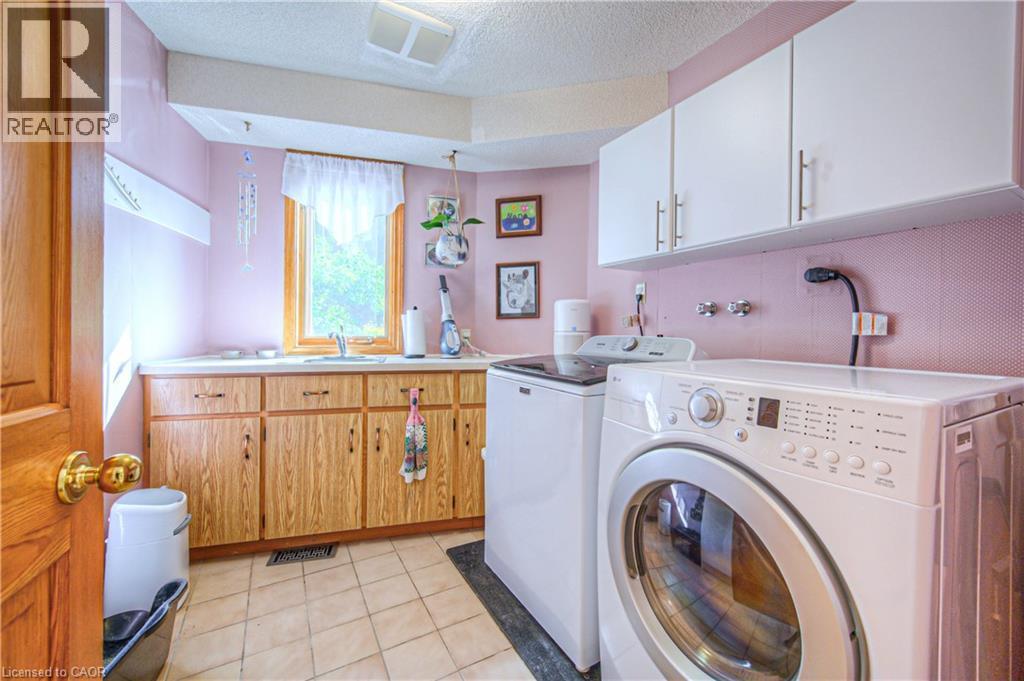 35 Robinson Road, Cambridge, ON - Indoor Photo Showing Laundry Room