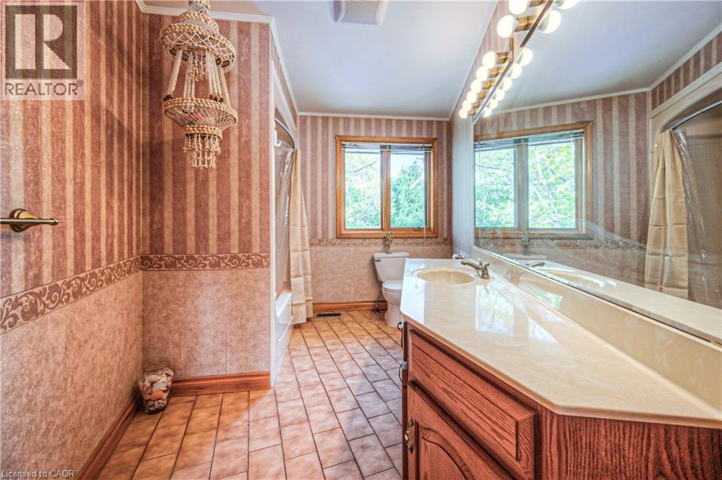 35 Robinson Road, Cambridge, ON - Indoor