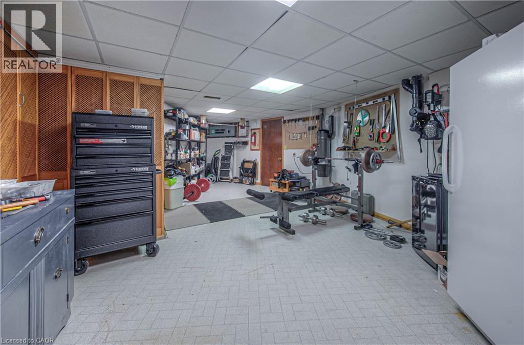 35 Robinson Road, Cambridge, ON - Indoor Photo Showing Gym Room