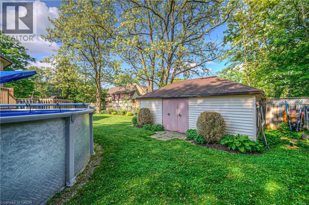 35 Robinson Road, Cambridge, ON - Outdoor With Above Ground Pool