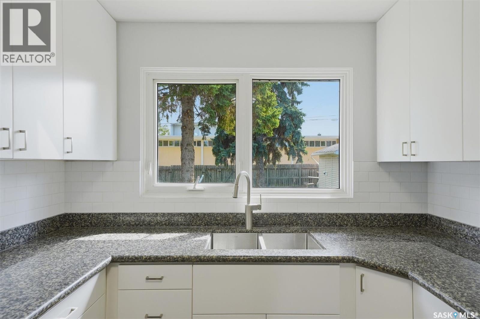 3 Rutter Crescent, Saskatoon, SK - Indoor Photo Showing Kitchen