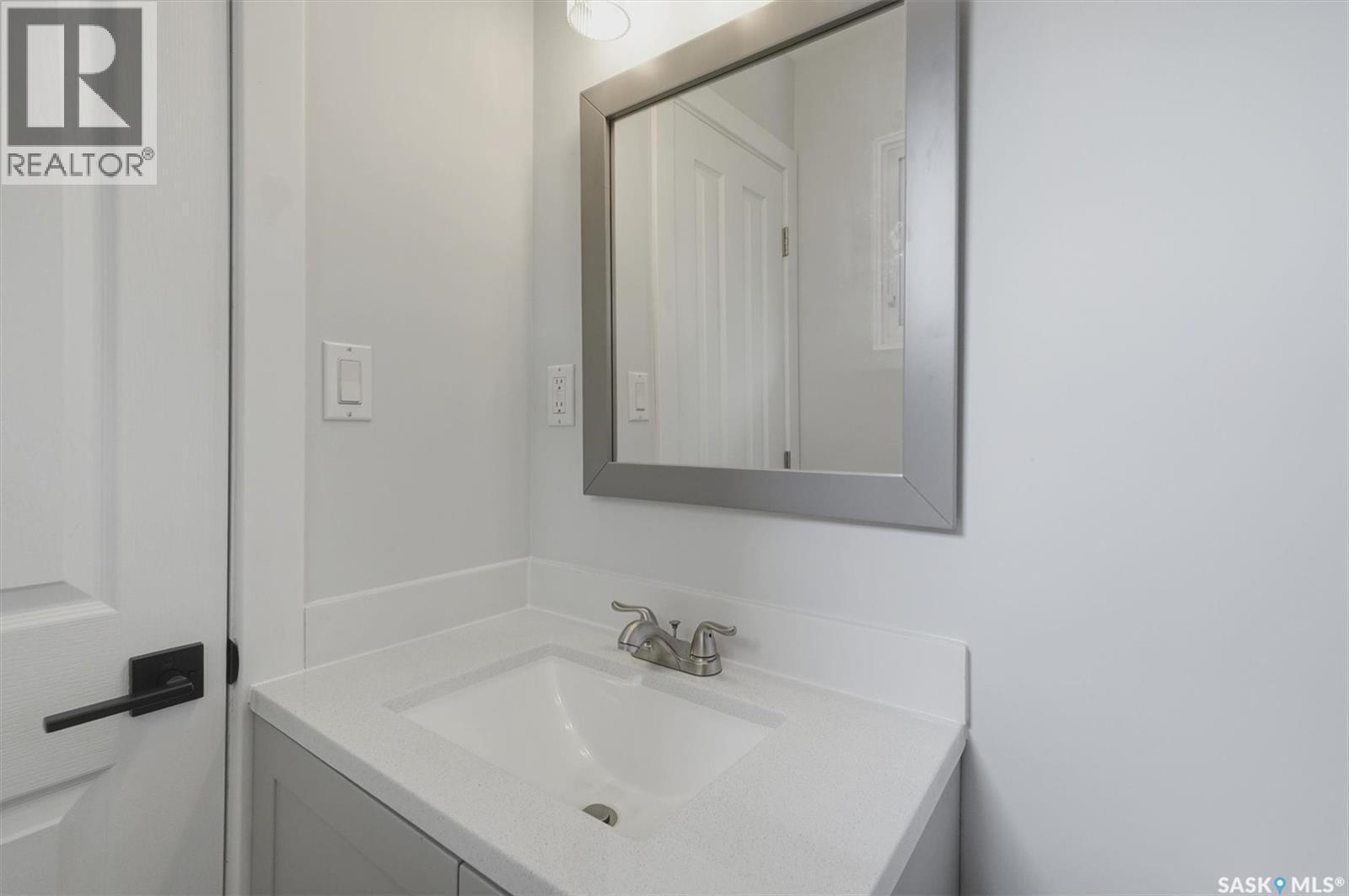 3 Rutter Crescent, Saskatoon, SK - Indoor Photo Showing Bathroom