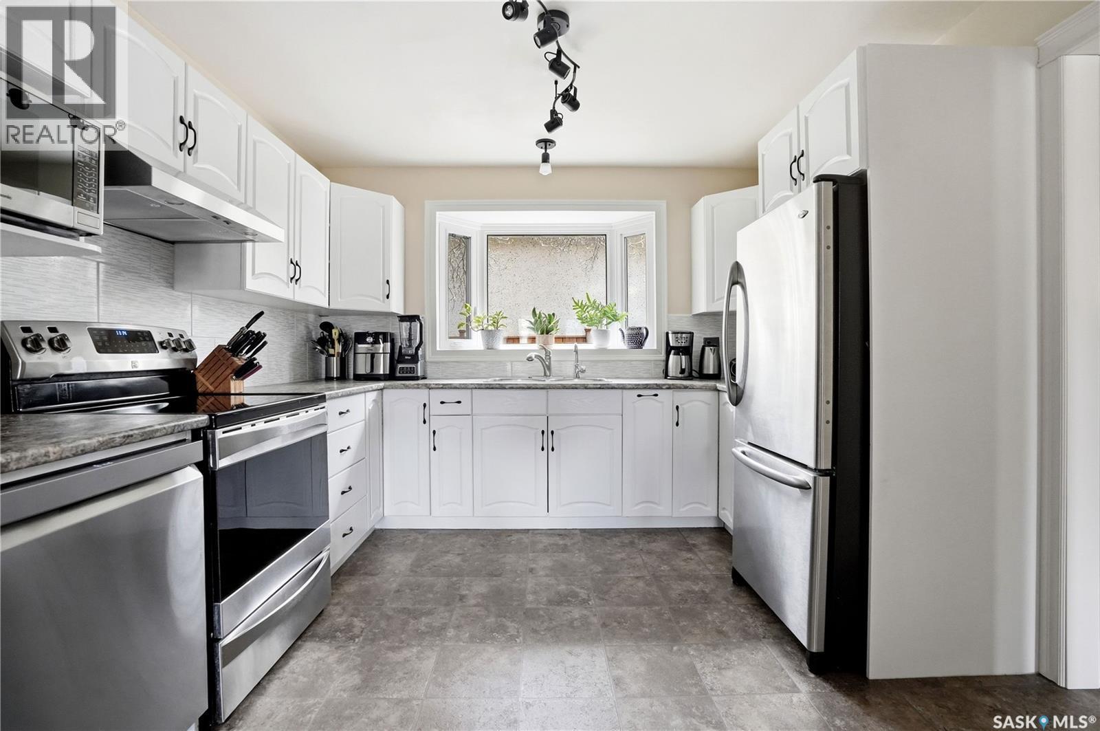 1456 Shannon Road, Regina, SK - Indoor Photo Showing Kitchen