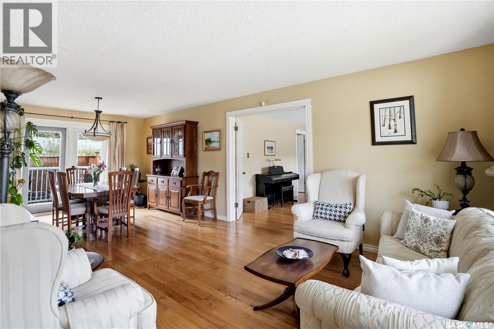 1456 Shannon Road, Regina, SK - Indoor Photo Showing Living Room