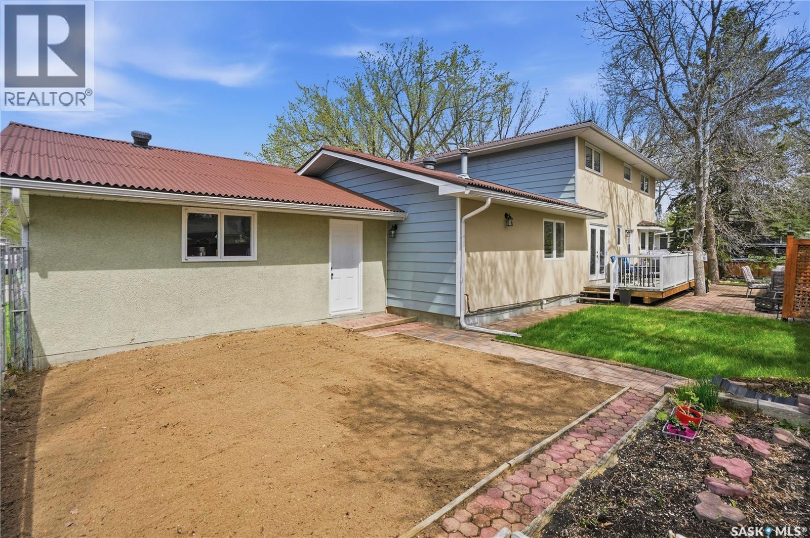 1456 Shannon Road, Regina, SK - Outdoor With Deck Patio Veranda