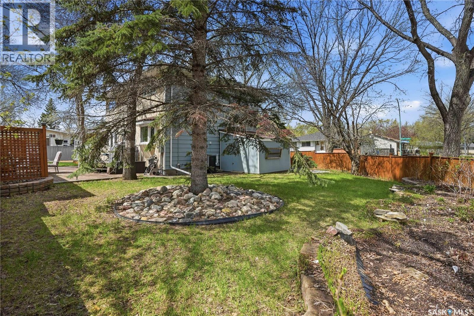 1456 Shannon Road, Regina, SK - Outdoor