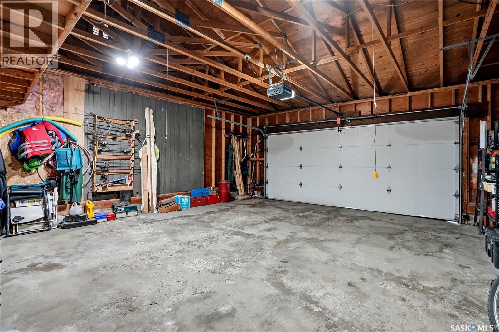 1456 Shannon Road, Regina, SK - Indoor Photo Showing Garage