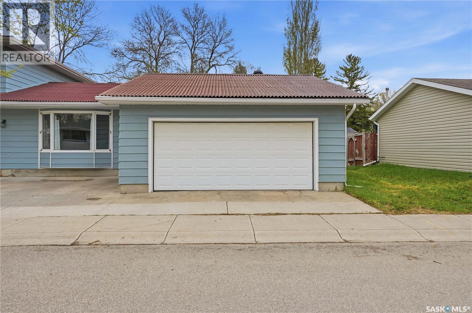 1456 Shannon Road, Regina, SK - Outdoor With Exterior