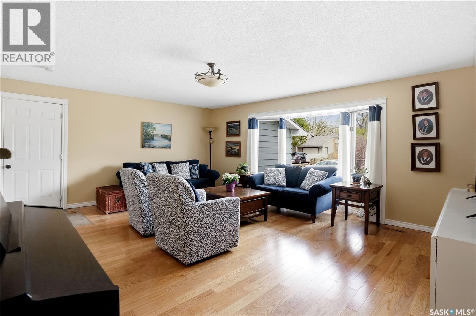 1456 Shannon Road, Regina, SK - Indoor Photo Showing Living Room