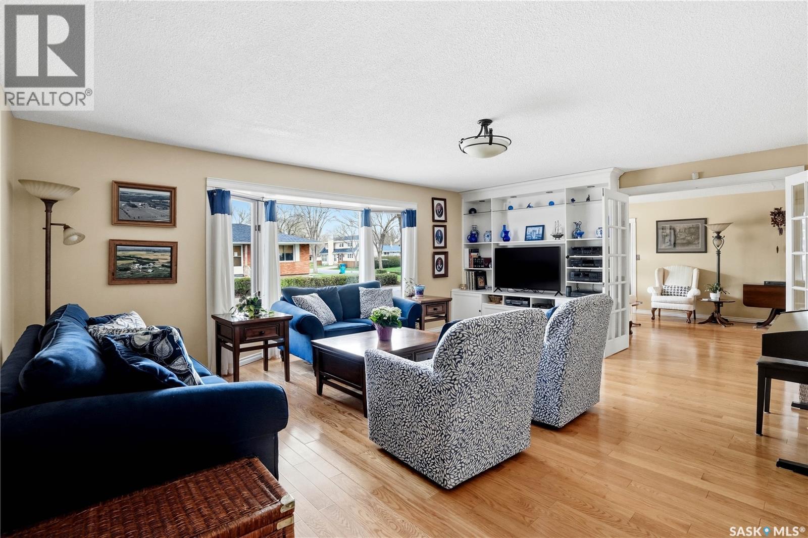 1456 Shannon Road, Regina, SK - Indoor Photo Showing Living Room