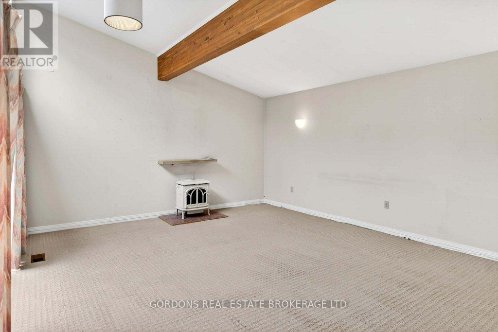 100 Frontenac Crescent, Deep River, ON - Indoor Photo Showing Other Room