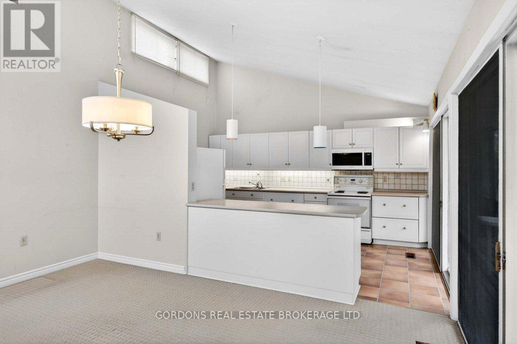 100 Frontenac Crescent, Deep River, ON - Indoor Photo Showing Kitchen