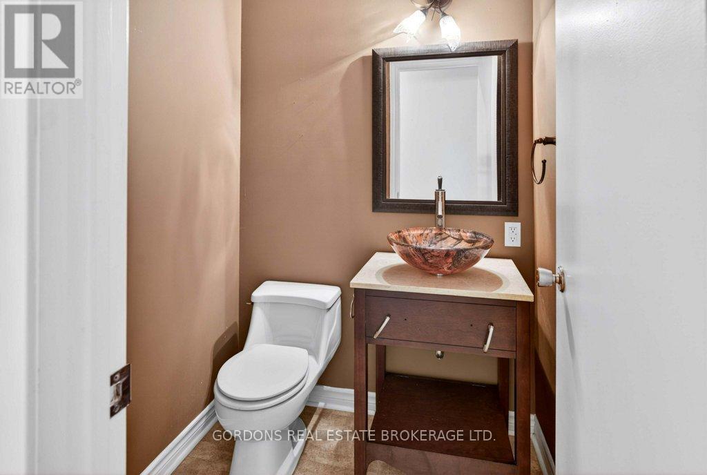 100 Frontenac Crescent, Deep River, ON - Indoor Photo Showing Bathroom