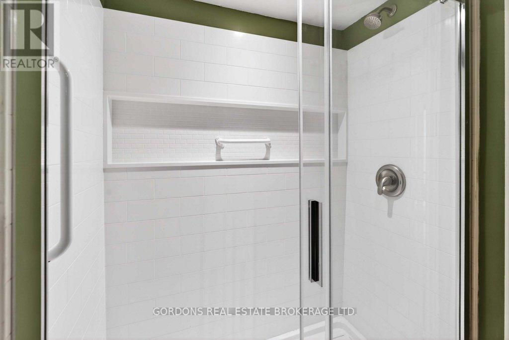 100 Frontenac Crescent, Deep River, ON - Indoor Photo Showing Bathroom