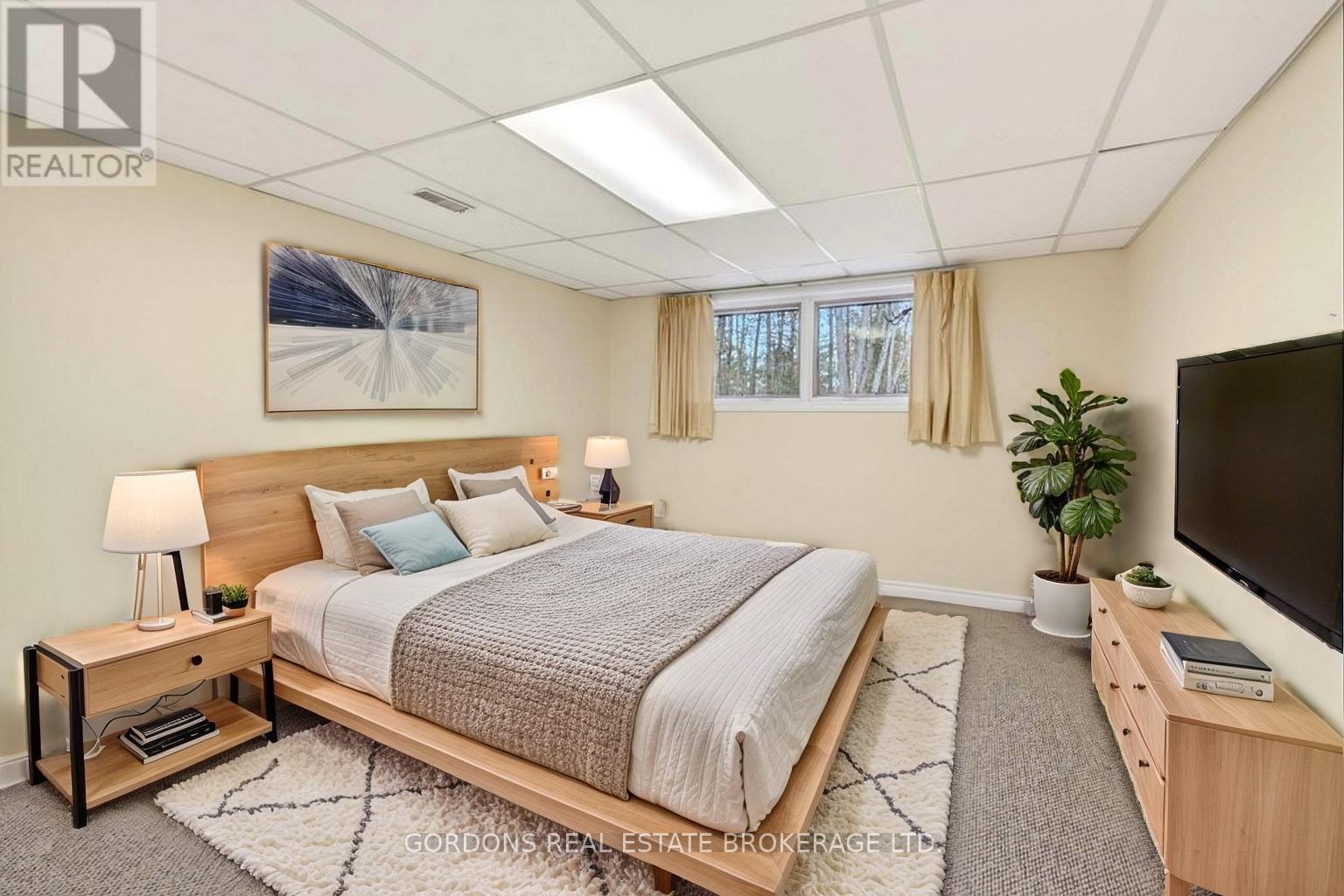 100 Frontenac Crescent, Deep River, ON - Indoor Photo Showing Bedroom