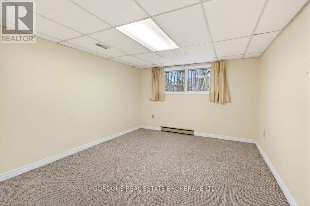 100 Frontenac Crescent, Deep River, ON - Indoor Photo Showing Other Room