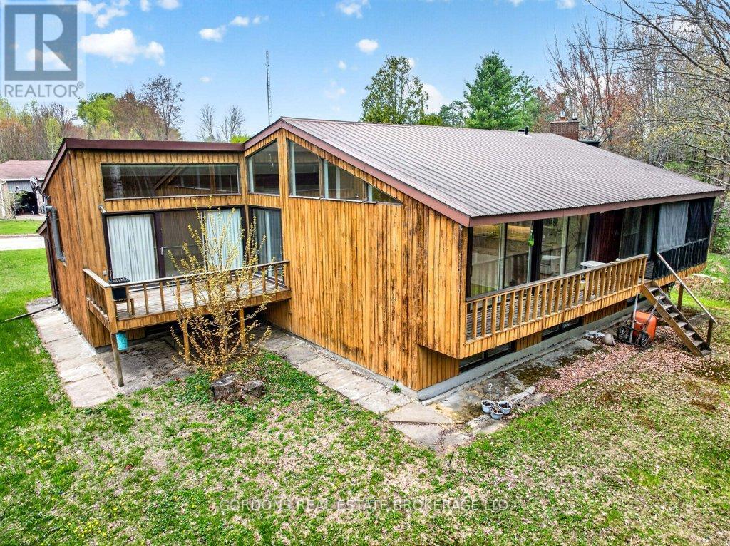 100 Frontenac Crescent, Deep River, ON - Outdoor With Deck Patio Veranda