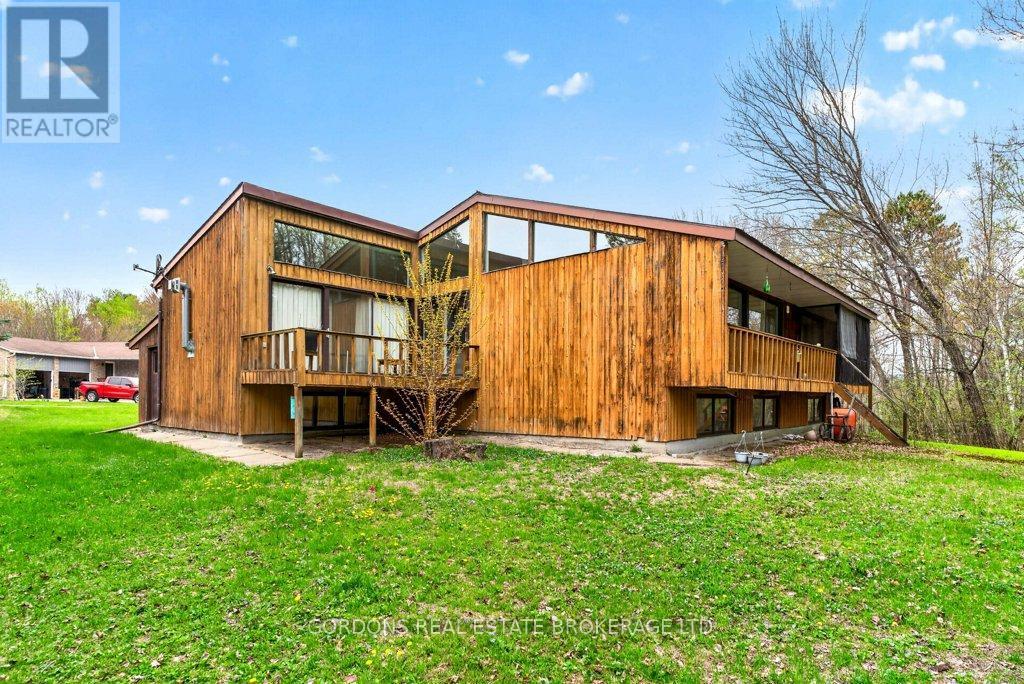 100 Frontenac Crescent, Deep River, ON - Outdoor With Deck Patio Veranda