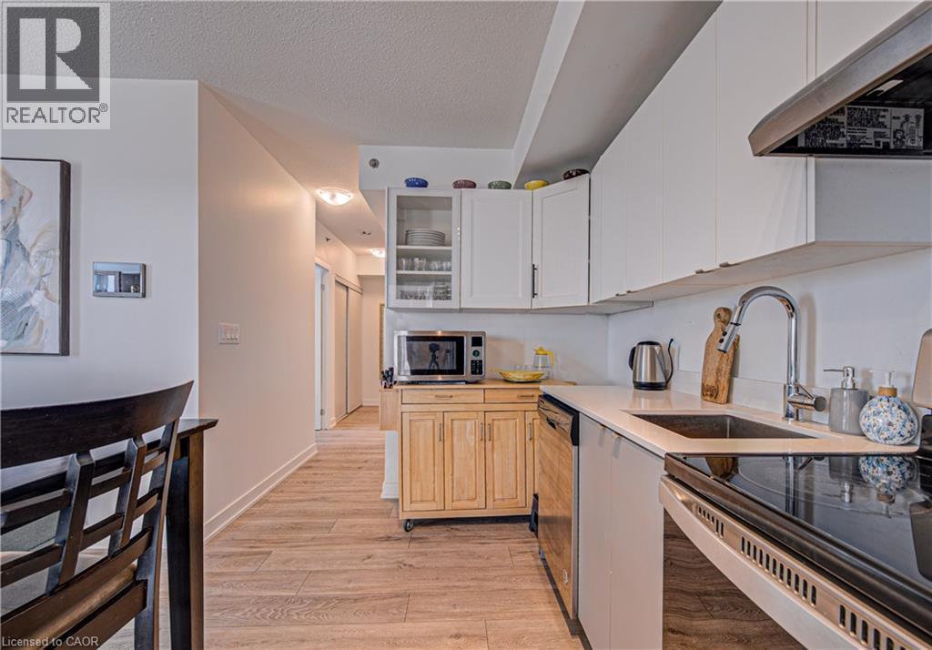 3210 Dakota Common Unit# 407A, Burlington, ON - Indoor Photo Showing Kitchen
