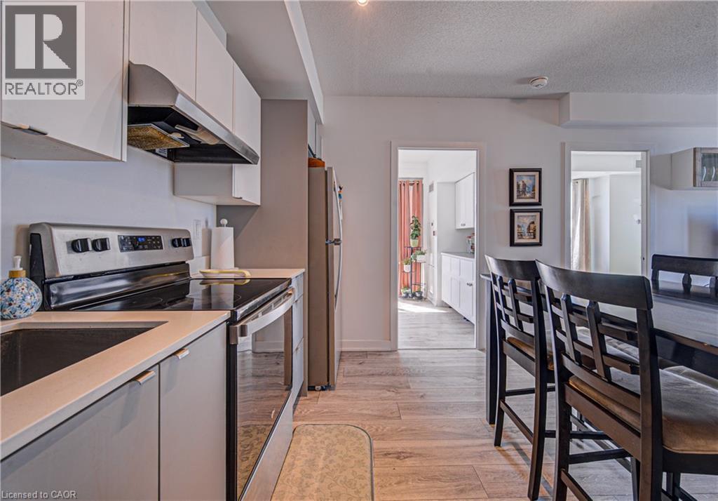 3210 Dakota Common Unit# 407A, Burlington, ON - Indoor Photo Showing Kitchen