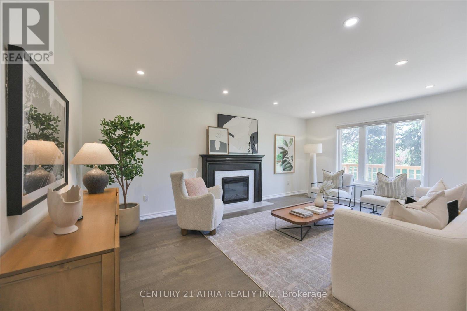 10 Morrison Crescent, Markham, ON - Indoor Photo Showing Living Room With Fireplace