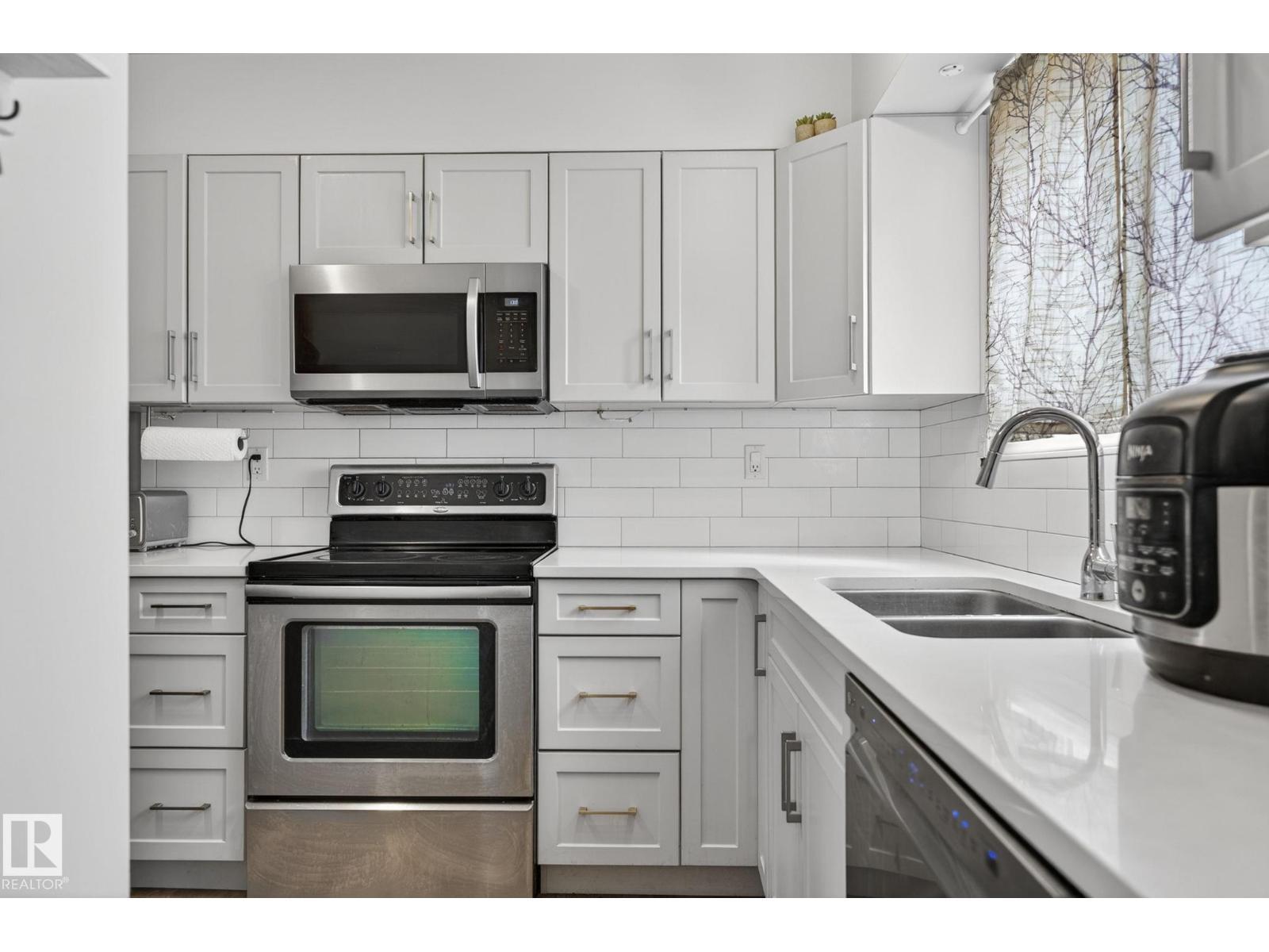 #53 7604 29 Av Nw, Edmonton, AB - Indoor Photo Showing Kitchen With Double Sink With Upgraded Kitchen