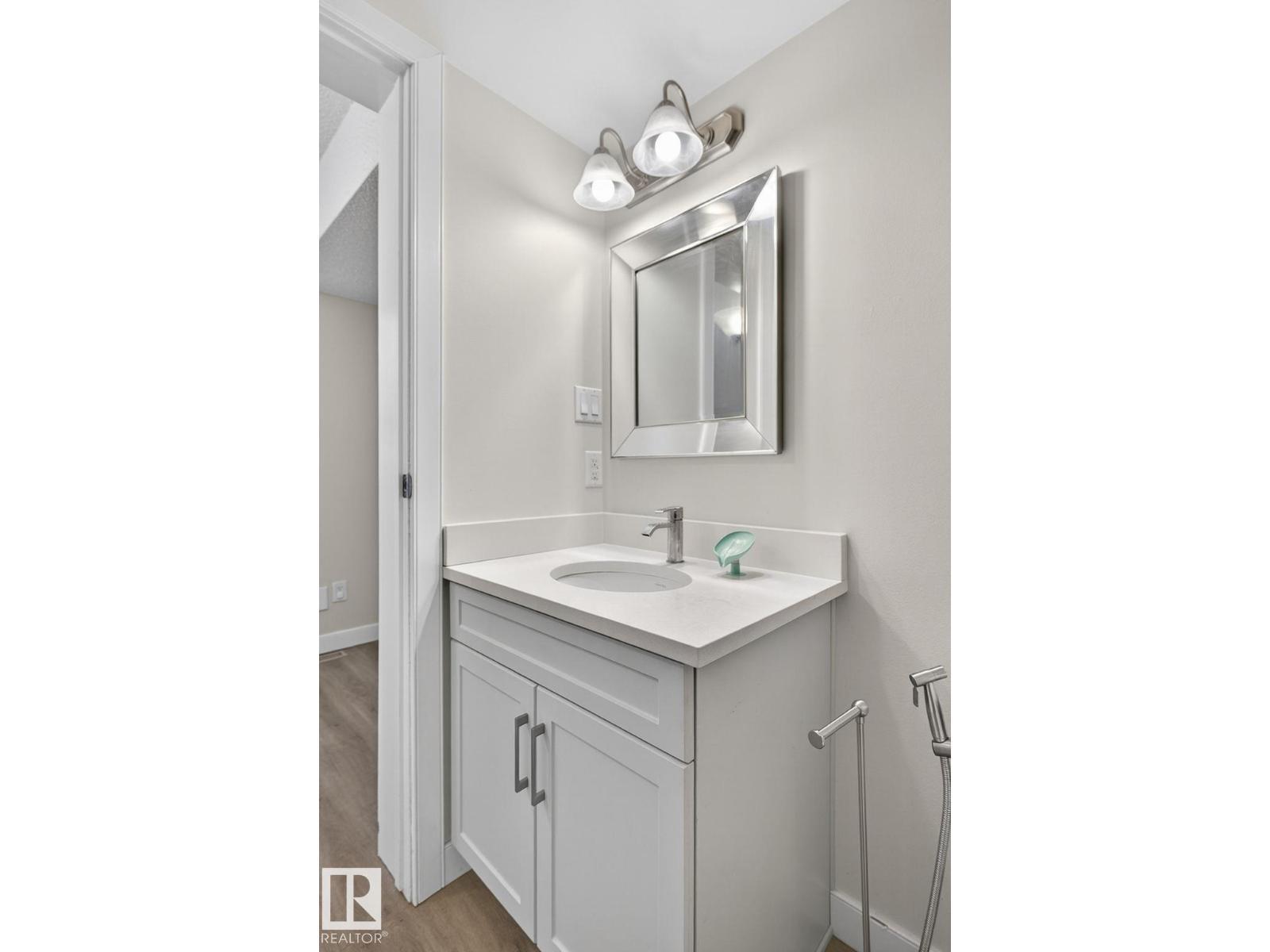 #53 7604 29 Av Nw, Edmonton, AB - Indoor Photo Showing Bathroom