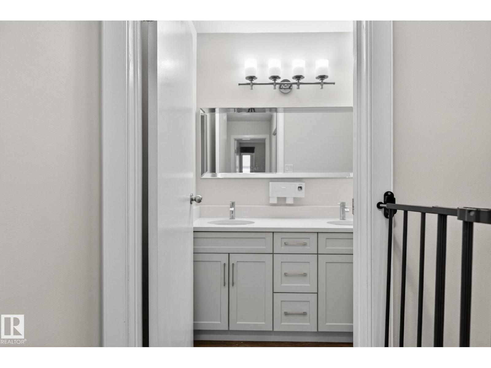 #53 7604 29 Av Nw, Edmonton, AB - Indoor Photo Showing Bathroom