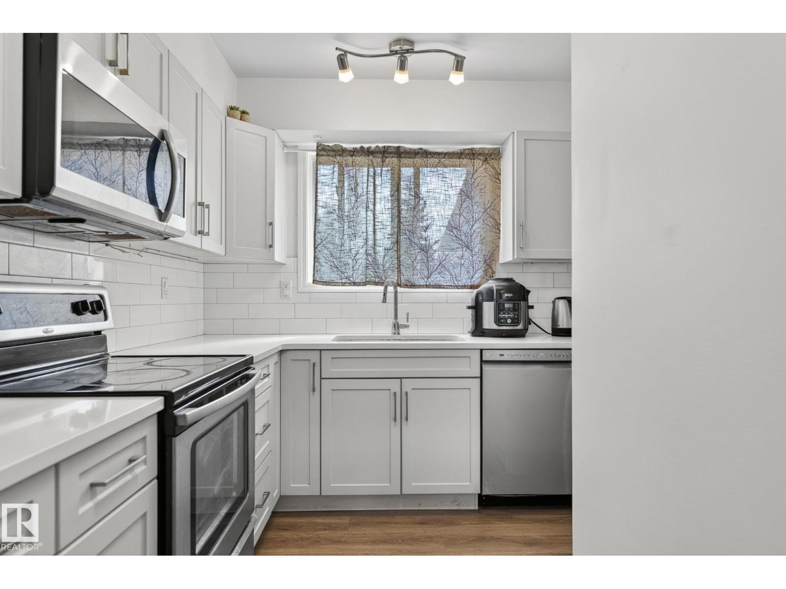 #53 7604 29 Av Nw, Edmonton, AB - Indoor Photo Showing Kitchen