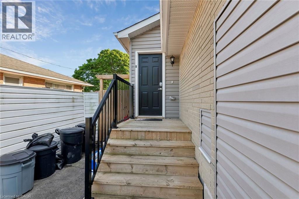 Unit B - Entrance - 158 Laurentian Drive N, London, ON - Outdoor With Exterior