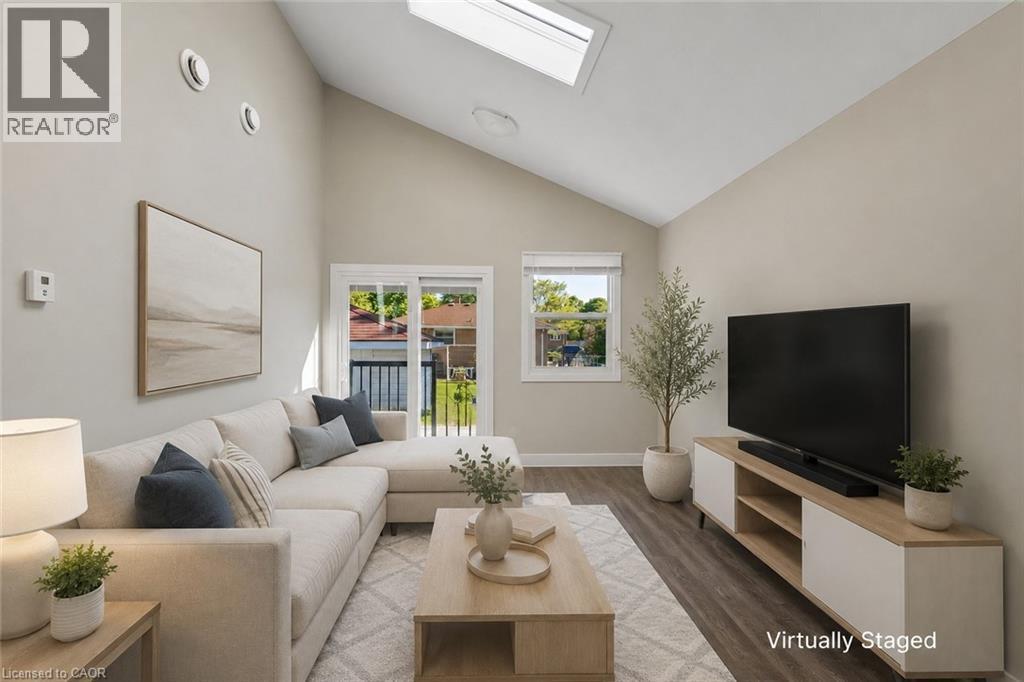 158 Laurentian Drive N, London, ON - Indoor Photo Showing Living Room