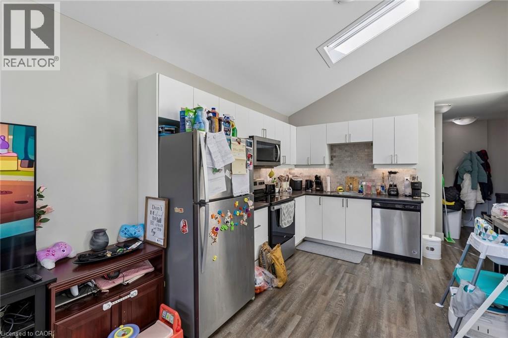 158 Laurentian Drive N, London, ON - Indoor Photo Showing Kitchen