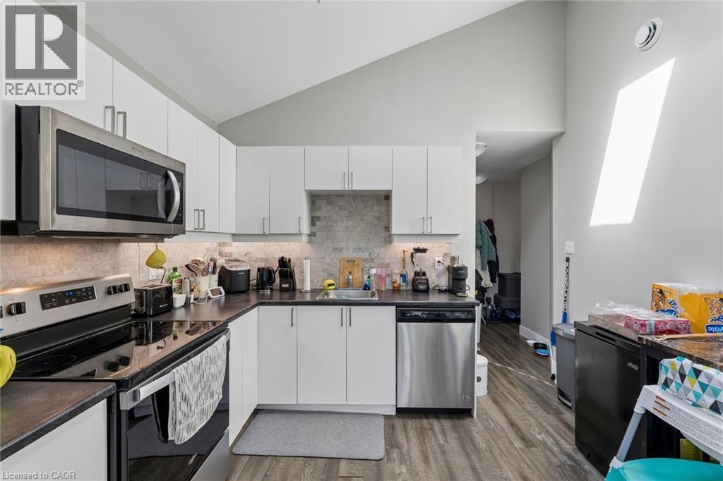 Unit B - Kitchen - 158 Laurentian Drive N, London, ON - Indoor Photo Showing Kitchen