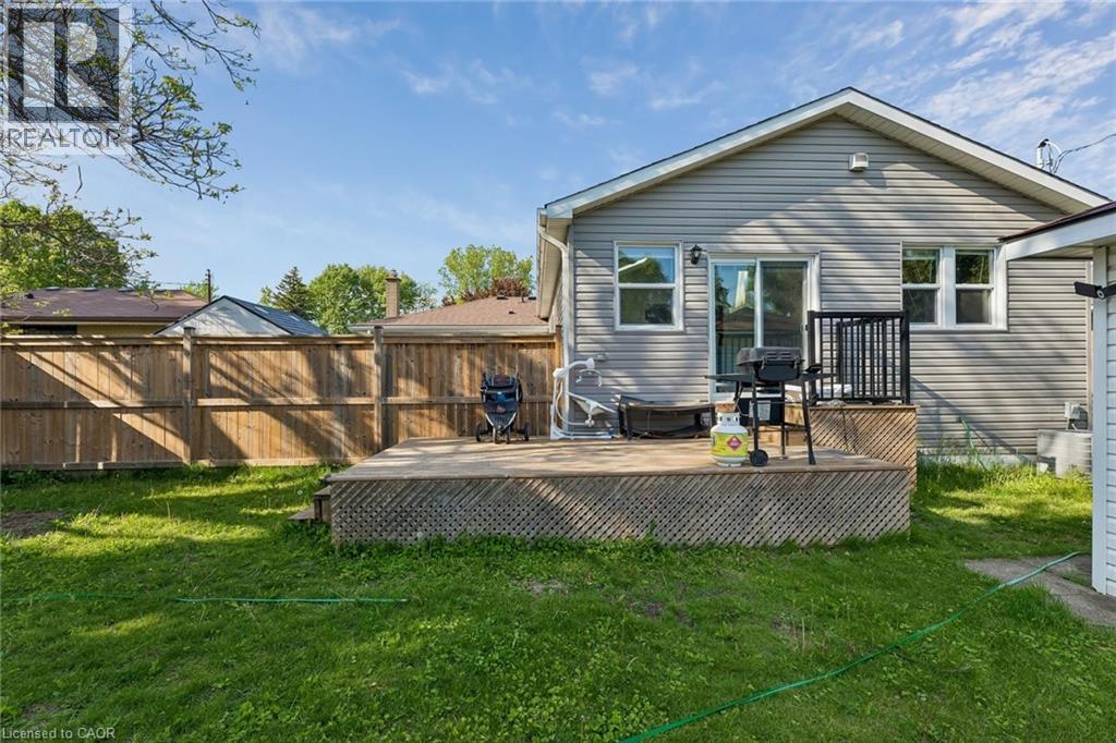 Unit B - Backyard - 158 Laurentian Drive N, London, ON - Outdoor With Deck Patio Veranda