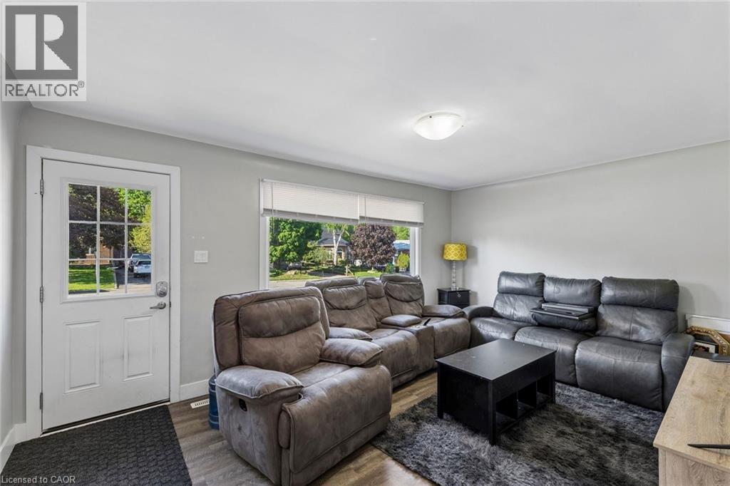 Unit A - Entrance & Living Room - 158 Laurentian Drive N, London, ON - Indoor Photo Showing Living Room