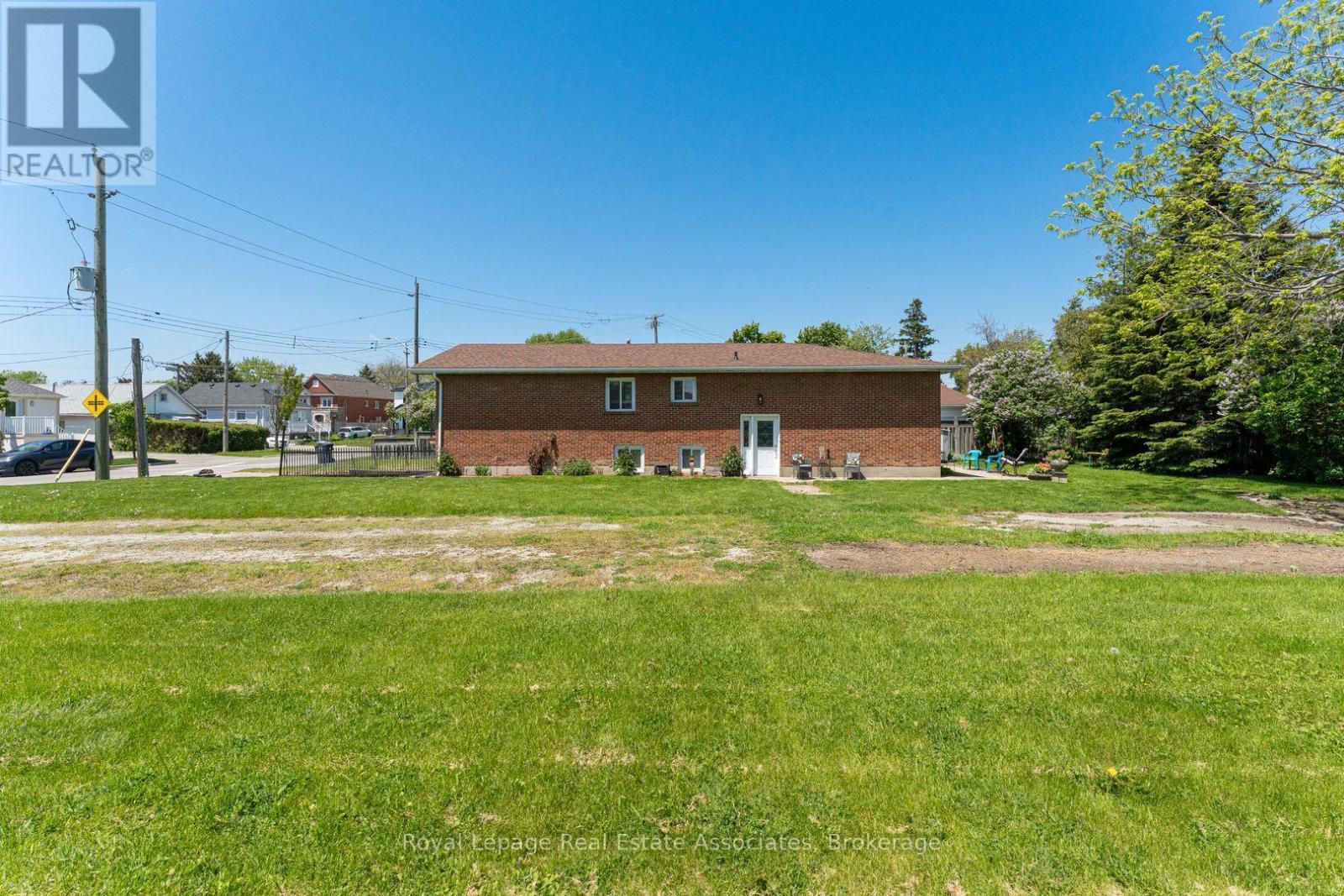 1063 Alexandra Avenue, Mississauga, ON