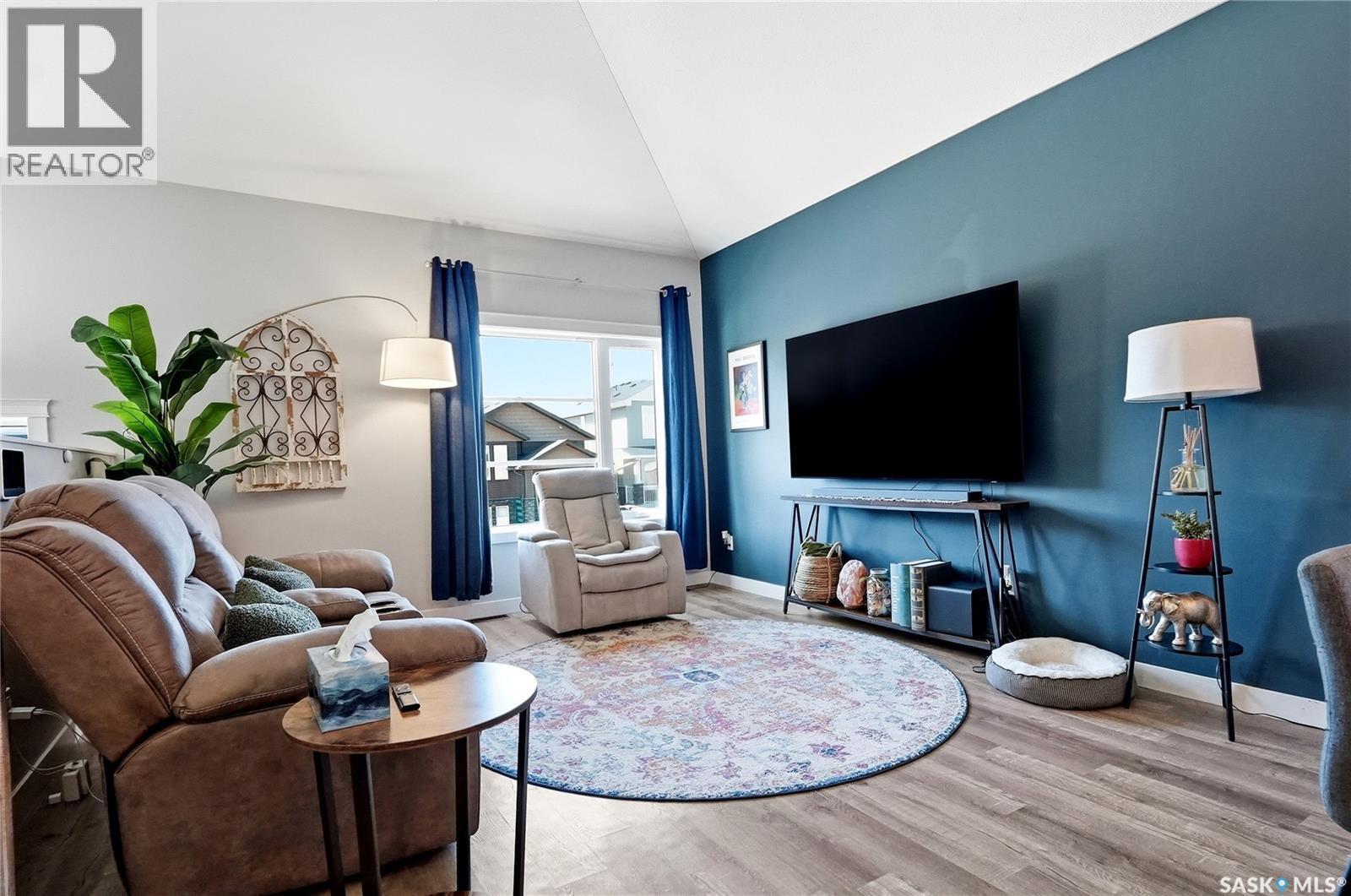 415 Boykowich Street, Saskatoon, SK - Indoor Photo Showing Living Room