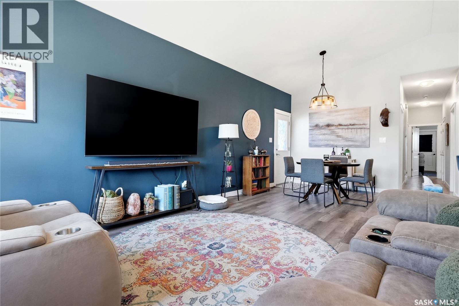 415 Boykowich Street, Saskatoon, SK - Indoor Photo Showing Living Room